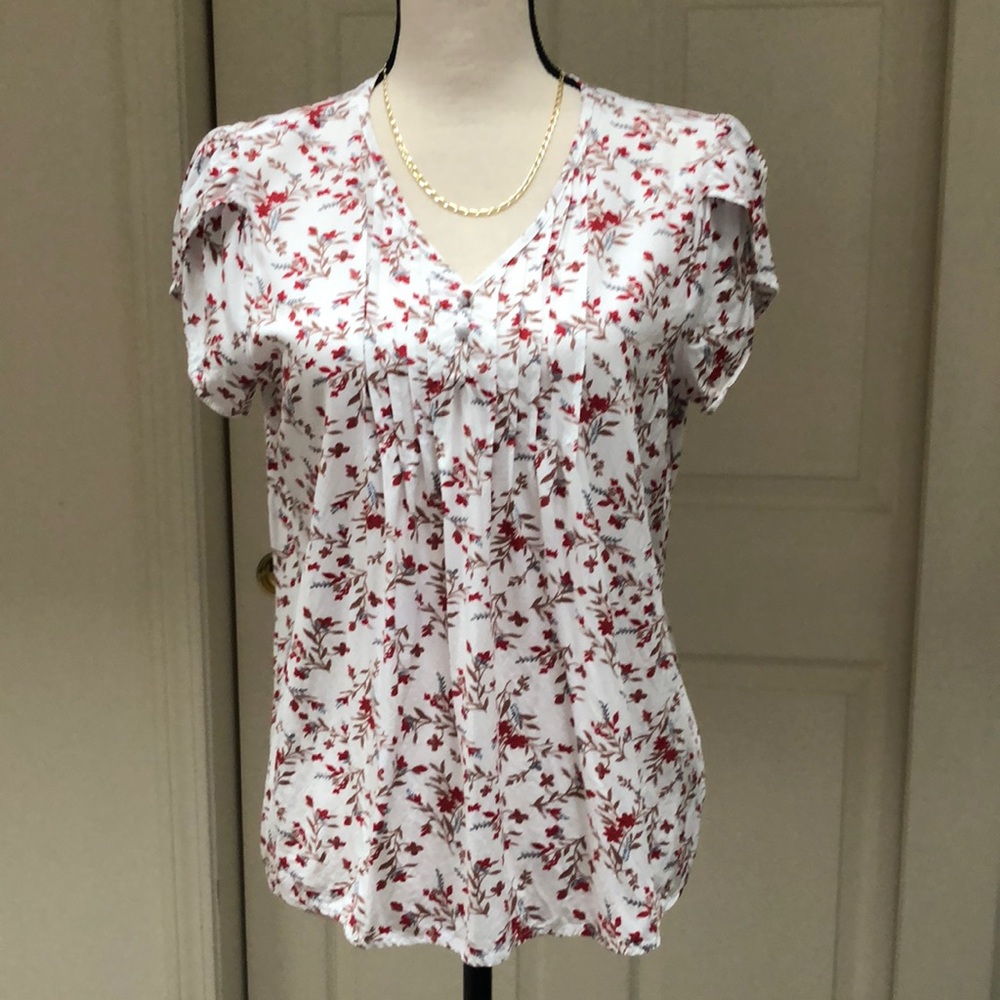 Ladies v-neck blouse.